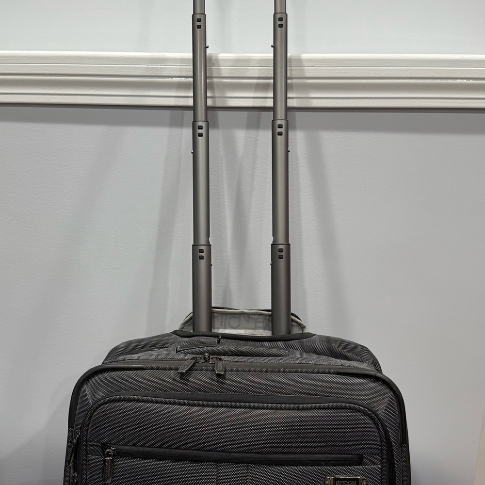 Kenneth Cole Gray Rolling Travel Bag